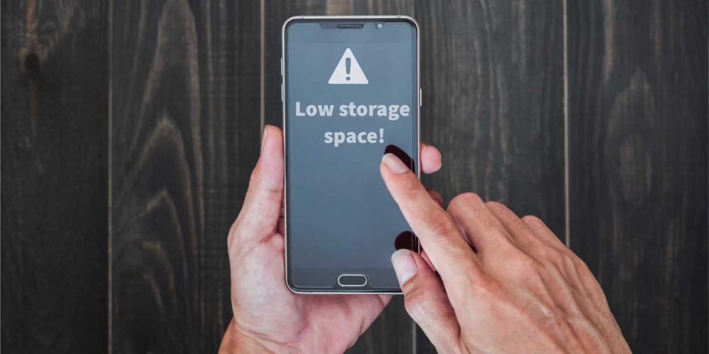 Full storage warning on smartphone with no memory or storage space