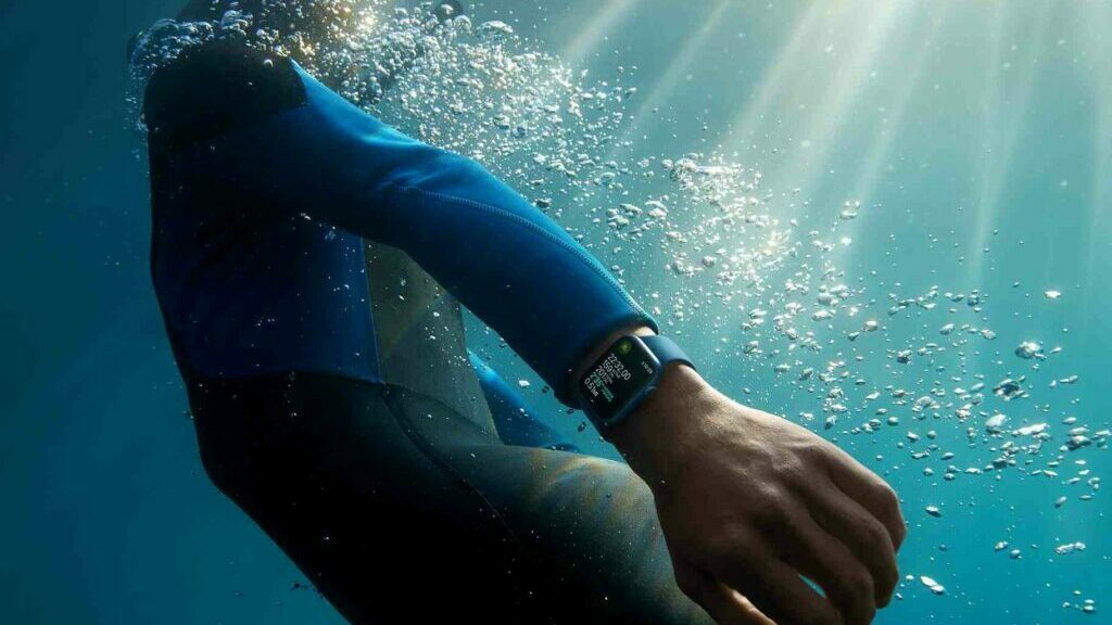Snorkeler uses waterproof Apple Watch whilst swimming underwater
