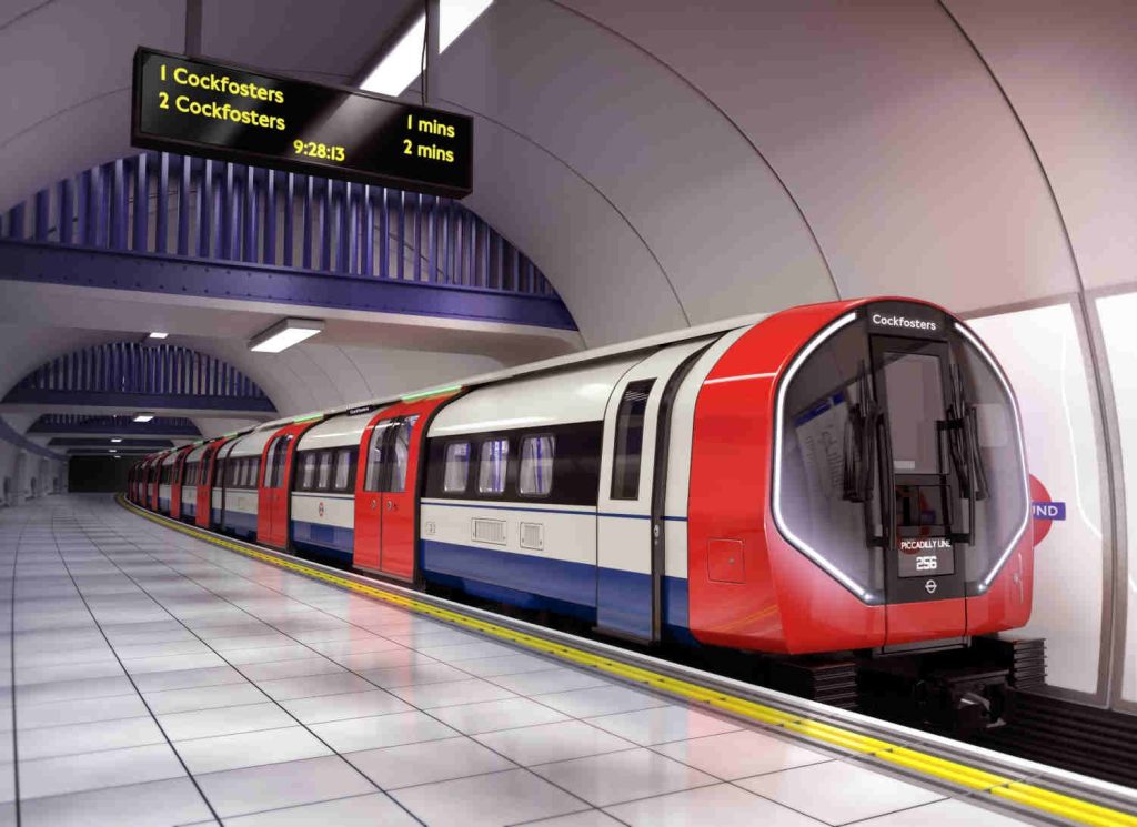 Train pulls up to station at London Underground with free WiFi on Three network