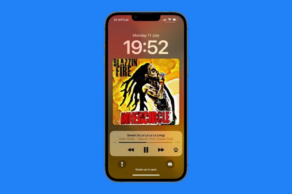 iOS 16 full-screen music player update on unlocked iPhone 14 model