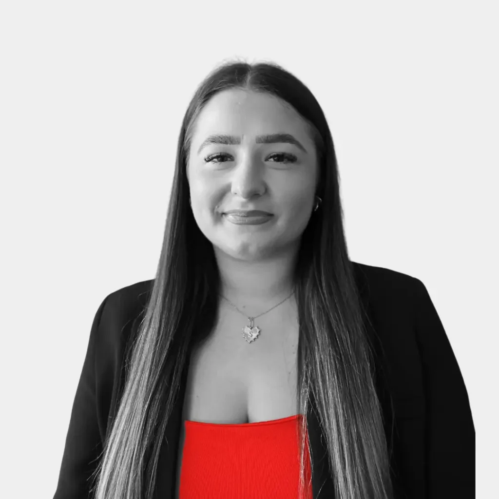 Headshot of Aleksandra, BusinessMobiles.com employee